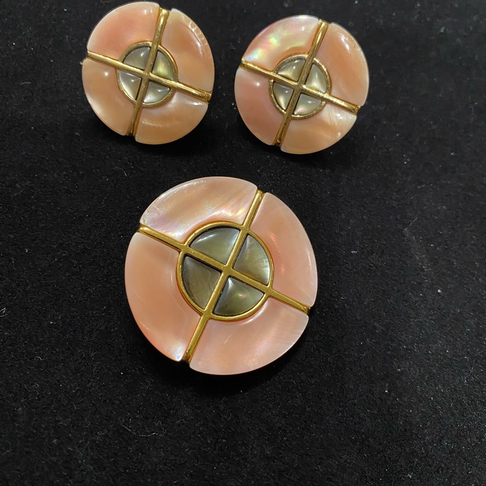 Chic Gold and Pink Brooch Set